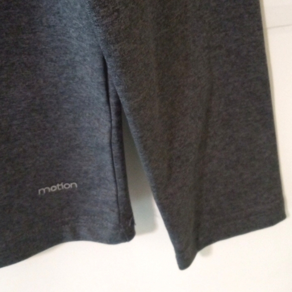MOTION MEN'S ATHLEISURE GRAY LONG SLEEVE QUARTER ZIP PULLOVER SIZE SMALL NWT - Picture 4 of 7